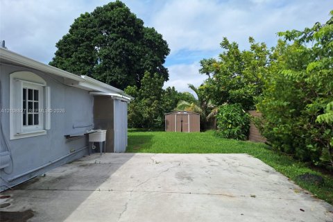 Villa ou maison à louer à Miami, Floride: 5 chambres, 183.76 m2 № 2428204 - photo 19