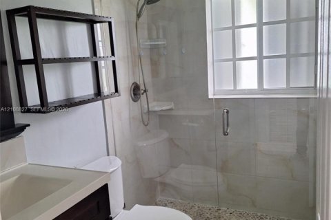 Villa ou maison à louer à Miami, Floride: 5 chambres, 183.76 m2 № 2428204 - photo 11