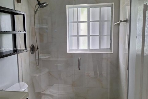 Villa ou maison à louer à Miami, Floride: 5 chambres, 183.76 m2 № 2428204 - photo 10