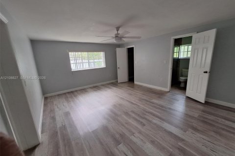 Villa ou maison à louer à Miami, Floride: 5 chambres, 183.76 m2 № 2428204 - photo 13