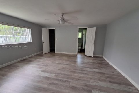 Villa ou maison à louer à Miami, Floride: 5 chambres, 183.76 m2 № 2428204 - photo 14