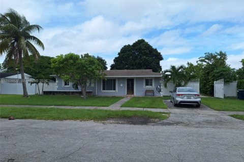 Villa ou maison à louer à Miami, Floride: 5 chambres, 183.76 m2 № 2428204 - photo 3