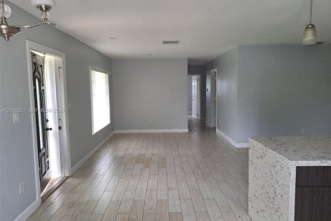 Villa ou maison à louer à Miami, Floride: 5 chambres, 183.76 m2 № 2428204 - photo 4