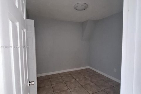 Villa ou maison à louer à Miami, Floride: 5 chambres, 183.76 m2 № 2428204 - photo 7