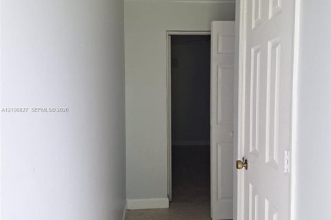 Villa ou maison à louer à Miami, Floride: 5 chambres, 183.76 m2 № 2428204 - photo 20