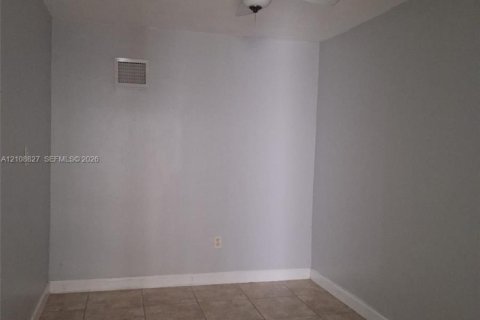 Villa ou maison à louer à Miami, Floride: 5 chambres, 183.76 m2 № 2428204 - photo 22