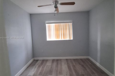 Villa ou maison à louer à Miami, Floride: 5 chambres, 183.76 m2 № 2428204 - photo 9