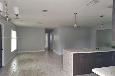 Villa ou maison à louer à Miami, Floride: 5 chambres, 183.76 m2 № 2428204 - photo 5