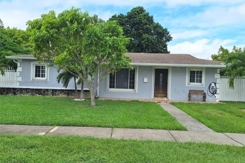 Villa ou maison à Miami, Floride 5 chambres, 183.76 m2 № 2428204