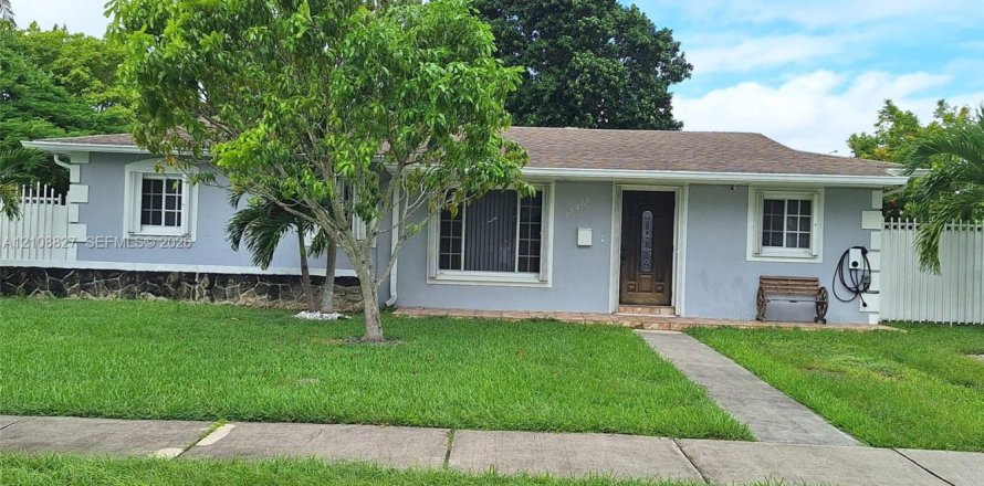 Villa ou maison à Miami, Floride 5 chambres, 183.76 m2 № 2428204