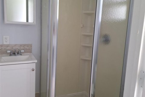 Villa ou maison à louer à Miami, Floride: 5 chambres, 183.76 m2 № 2428204 - photo 21