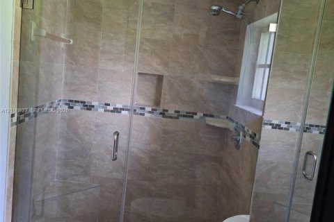 Villa ou maison à louer à Miami, Floride: 5 chambres, 183.76 m2 № 2428204 - photo 15