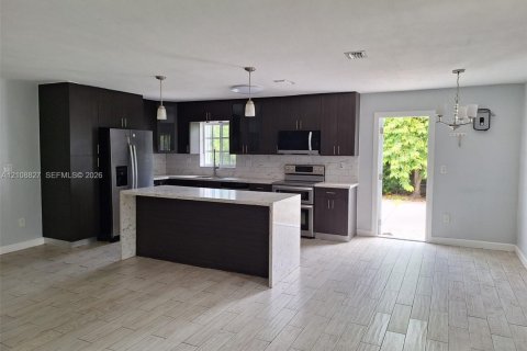 Villa ou maison à louer à Miami, Floride: 5 chambres, 183.76 m2 № 2428204 - photo 6