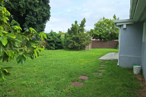 Villa ou maison à louer à Miami, Floride: 5 chambres, 183.76 m2 № 2428204 - photo 27