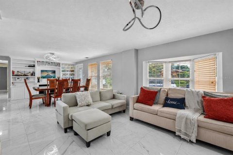 Villa ou maison à vendre à Sarasota, Floride: 4 chambres, 186.36 m2 № 2227459 - photo 4
