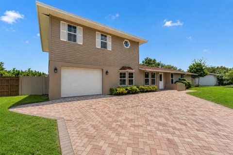 Villa ou maison à vendre à Sarasota, Floride: 4 chambres, 186.36 m2 № 2227459 - photo 2