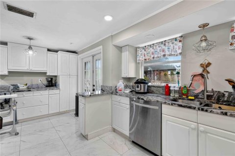 Villa ou maison à vendre à Sarasota, Floride: 4 chambres, 186.36 m2 № 2227459 - photo 9