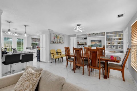 Villa ou maison à vendre à Sarasota, Floride: 4 chambres, 186.36 m2 № 2227459 - photo 5