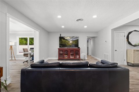 House in Orlando, Florida 3 bedrooms, 184.32 sq.m. № 1786435 - photo 6