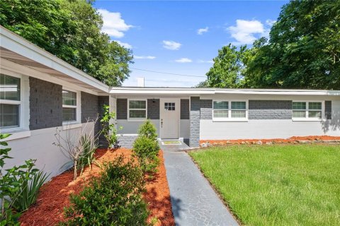 House in Orlando, Florida 3 bedrooms, 184.32 sq.m. № 1786435 - photo 1