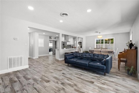 House in Orlando, Florida 3 bedrooms, 184.32 sq.m. № 1786435 - photo 8