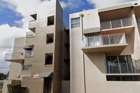 Condo in Miami, Florida, 3 bedrooms  № 2395096 - photo 3