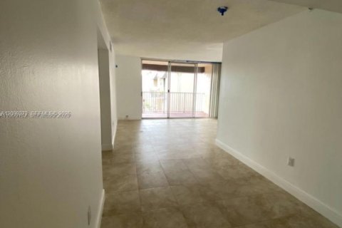 Condo in Miami, Florida, 3 bedrooms  № 2395096 - photo 7