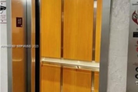 Condo in Miami, Florida, 3 bedrooms  № 2395096 - photo 5