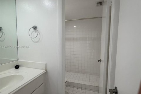 Condo in Miami, Florida, 3 bedrooms  № 2395096 - photo 18
