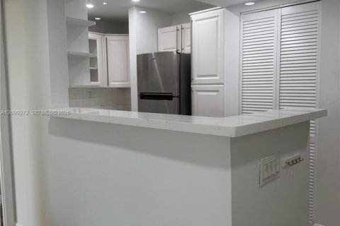 Condo in Miami, Florida, 3 bedrooms  № 2395096 - photo 9