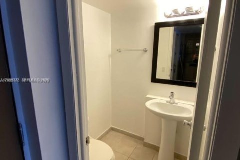 Condo in Miami, Florida, 3 bedrooms  № 2395096 - photo 8