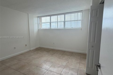 Condo in Miami, Florida, 3 bedrooms  № 2395096 - photo 19