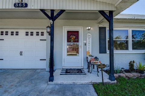 Villa ou maison à vendre à Largo, Floride: 3 chambres, 112.23 m2 № 2418896 - photo 2