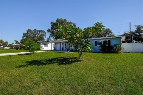 Villa ou maison à vendre à Largo, Floride: 3 chambres, 112.23 m2 № 2418896 - photo 30