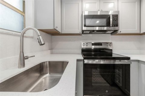 Condo in New Port Richey, Florida, 2 bedrooms  № 1858314 - photo 10