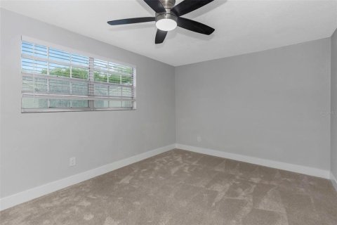 Condo in New Port Richey, Florida, 2 bedrooms  № 1858314 - photo 12