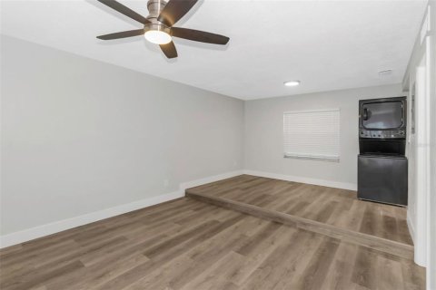 Condo in New Port Richey, Florida, 2 bedrooms  № 1858314 - photo 4