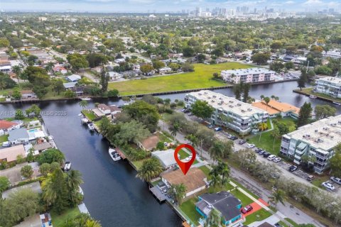Casa en venta en Hollywood, Florida, 4 dormitorios, 163.51 m2 № 2152847 - foto 2