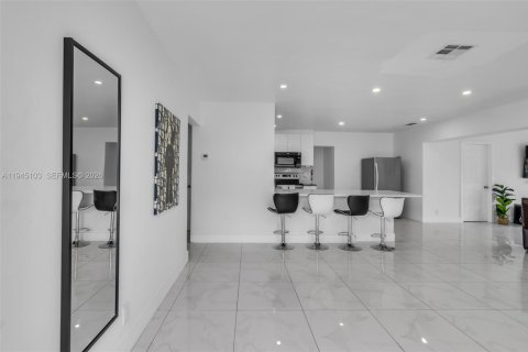 Casa en venta en Hollywood, Florida, 4 dormitorios, 163.51 m2 № 2152847 - foto 7