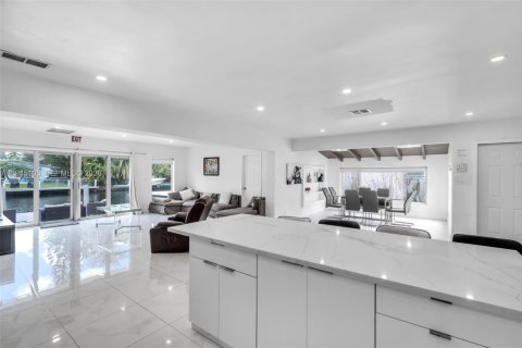 Casa en venta en Hollywood, Florida, 4 dormitorios, 163.51 m2 № 2152847 - foto 14