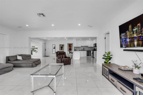 Casa en venta en Hollywood, Florida, 4 dormitorios, 163.51 m2 № 2152847 - foto 10