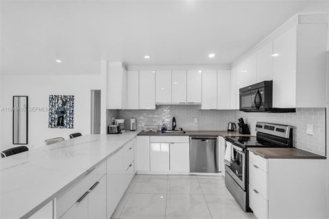 Casa en venta en Hollywood, Florida, 4 dormitorios, 163.51 m2 № 2152847 - foto 13