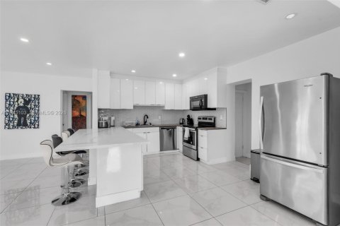 Casa en venta en Hollywood, Florida, 4 dormitorios, 163.51 m2 № 2152847 - foto 12