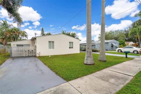 Casa en Hollywood, Florida 4 dormitorios, 163.51 m2 № 2152847