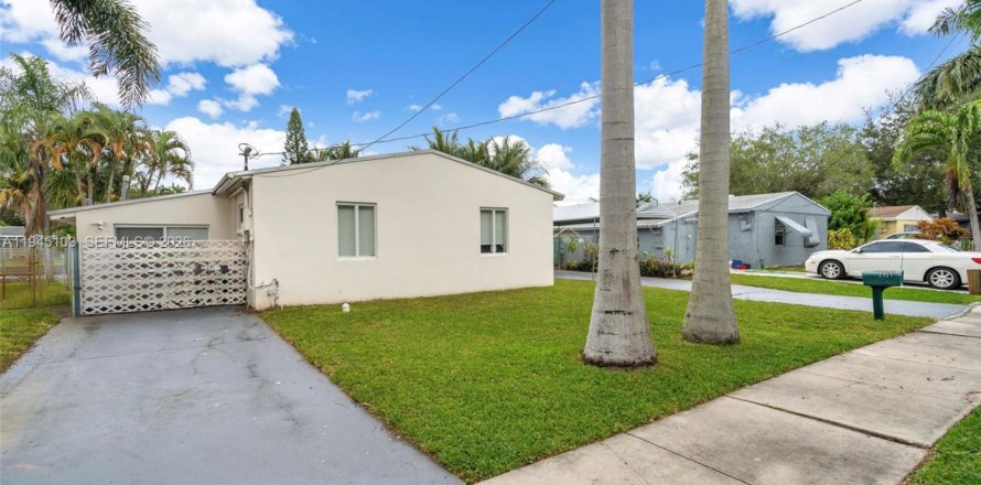 Casa en Hollywood, Florida 4 dormitorios, 163.51 m2 № 2152847