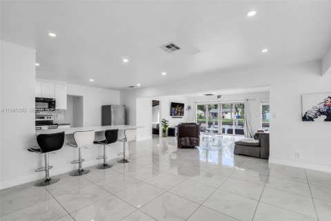 Casa en venta en Hollywood, Florida, 4 dormitorios, 163.51 m2 № 2152847 - foto 8