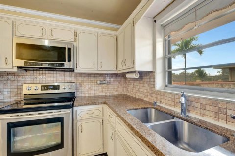 Condo in Hollywood, Florida, 2 bedrooms  № 2076798 - photo 7
