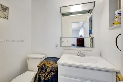 Condo in Hollywood, Florida, 2 bedrooms  № 2076798 - photo 12