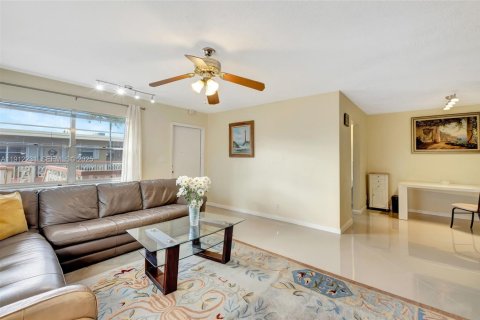 Condo in Hollywood, Florida, 2 bedrooms  № 2076798 - photo 3