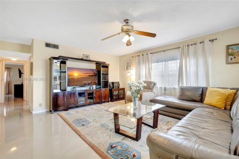 Condo in Hollywood, Florida, 2 bedrooms  № 2076798